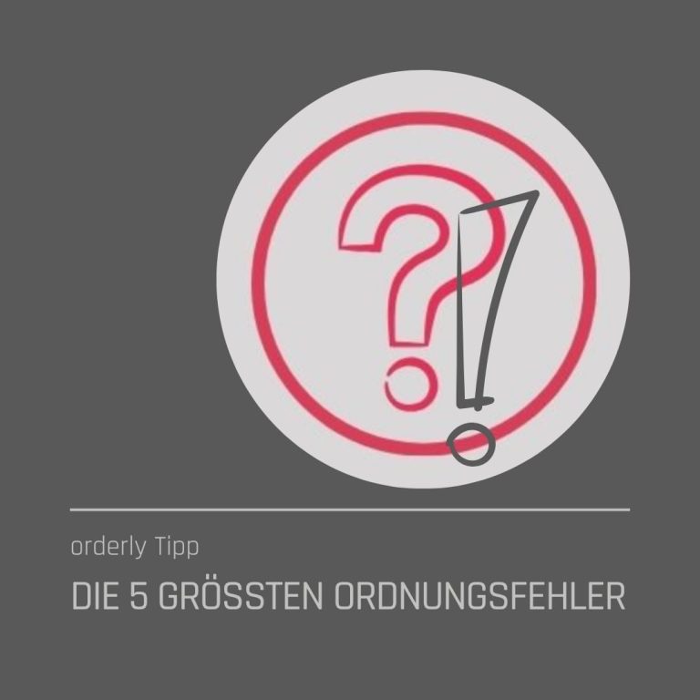 Cover Blogbeitrag Ordnungsfehler Titel „orderly Tipp: Die 5 größten Ordnungsfehler, mit einem Bild von einem Fragezeichen und davor ein Rufzeichen
